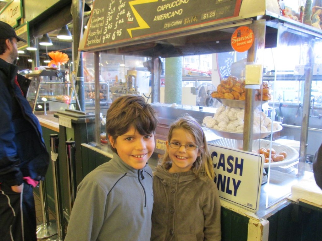 One of the toughest decisions of our lives this year... what kind of mini-doughnuts to buy.  Settled on half dozen maple frosted, half dozen sprinkles, and a dozen powdered.  We passed on the maple-bacon, as I was told never to eat seafood in the midwest nor pork in the Pacific Northwest. :-)